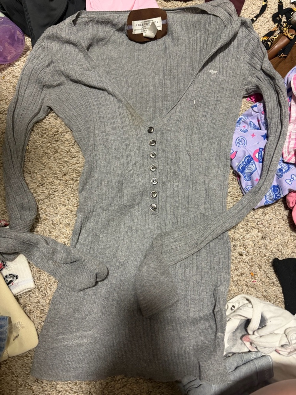 Abercrombie & Fitch Light Gray Ribbed Knit Sweater